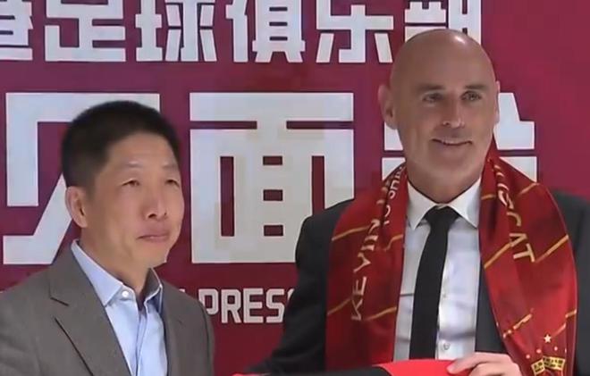 奥斯卡不在了 2025赛季海港第一点球顺位是武磊 还是莱昂纳多呢(图2)