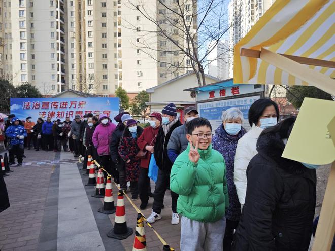 洪山区和平街道东方雅园社区开展 “法治宣传进万家·法律知识惠及全民” 社区国企退休人员普法活动(图2)