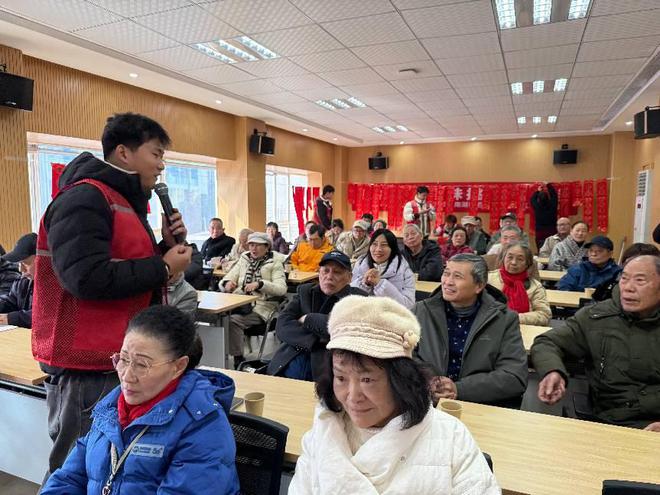 武昌区南湖街道风华天城社区友邻工会小组开展 友邻职工趣味挑战运动会