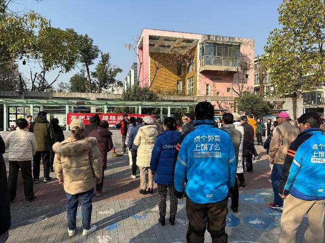 武昌区南湖街道风华天城社区友邻工会小组开展 友邻职工趣味挑战运动会(图5)