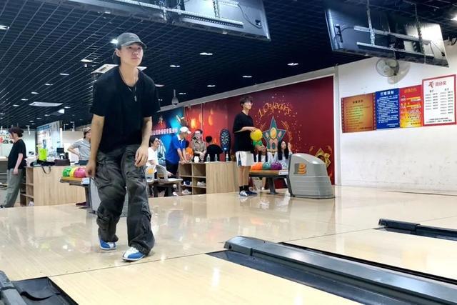 轻松一击 快乐无限丨市台协浦东新区工委会举办夏季保龄球交流活动(图2)