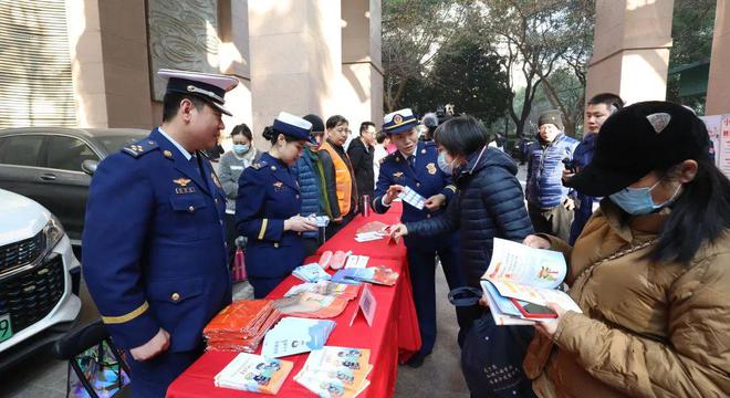 迎新送福平安到家 本市广泛开展消防安全知识宣传进社区主题日活动(图2)