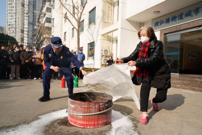 迎新送福平安到家 本市广泛开展消防安全知识宣传进社区主题日活动(图14)