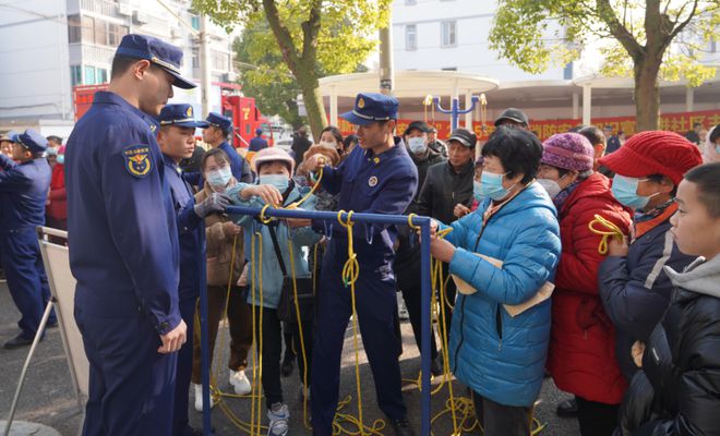 迎新送福平安到家 本市广泛开展消防安全知识宣传进社区主题日活动(图26)