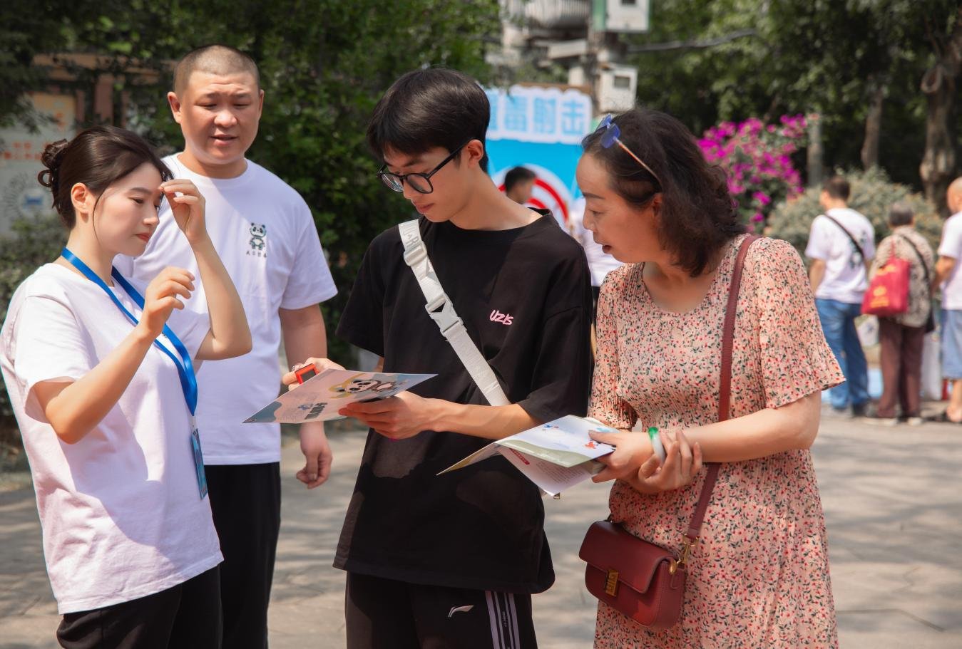 大熊猫+机器人 成都成华禁毒IP形象“华宝”亮相(图2)