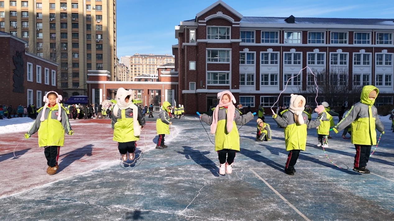 佳木斯市第十五小学打造趣味冰雪育人课堂(图1)